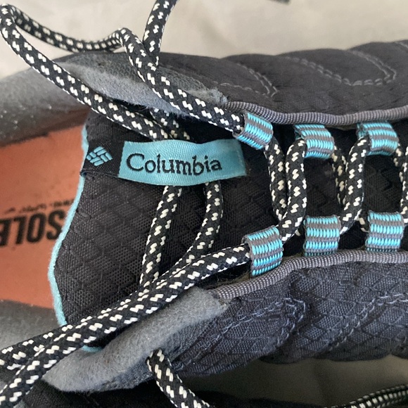 Columbia woman’s hiking shoe. 7.5 - Picture 3 of 6